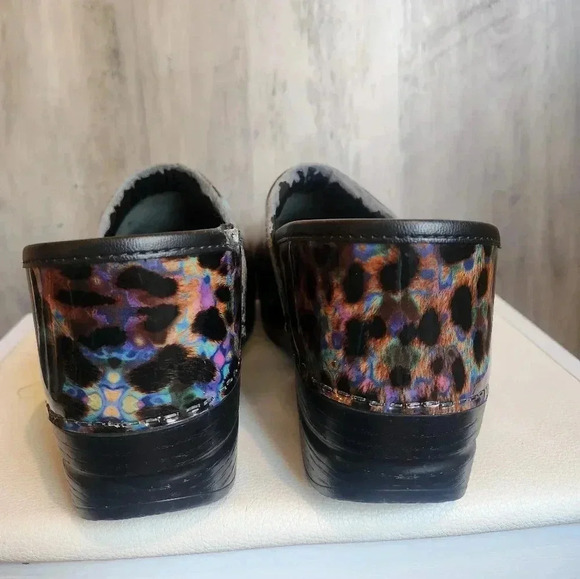 DANSKO Professional Leopard multi-Color Patent Work Clogs Size 9 Women's - Picture 3 of 7